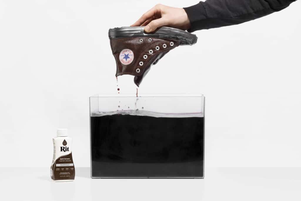 Referendum aanklager Of later How to Dye Your Converse Brown – Rit Dye
